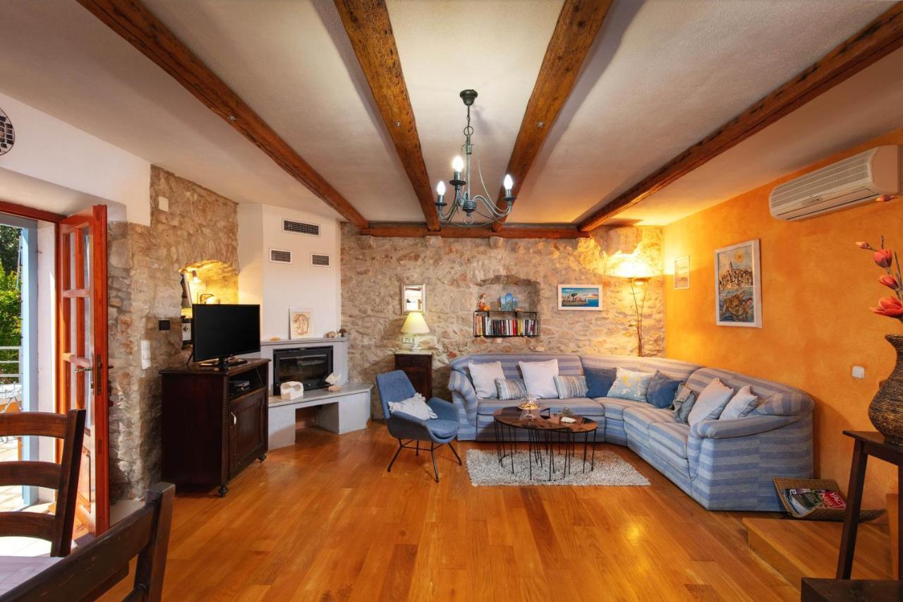 Villa Vicina Heritage Villa For 9,Milna - Close To Restaurants And Shops Екстериор снимка